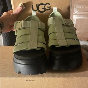 #99 UGGS Pale green Strappy Platform Sandal w clasp NIB PRICE is FIRM👇